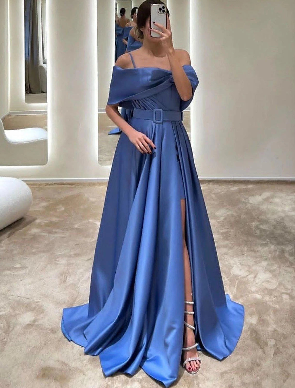 A-Linie Abendkleid Elegantes Kleid Formal Bodenlang Ärmellos Off Shoulder Satin mit Kristallen Schlitz Riemchen